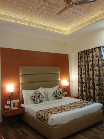 Imagen de la habitación del Hotel Grand Continental, Prayagraj. Foto 17