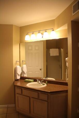 Imagen de la habitación del Hotel Grand Crowne Resort by Capital Vacations. Foto 11