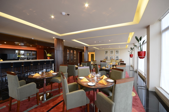 Imagen del bar/restaurante del Hotel Grand Crucero. Foto 4