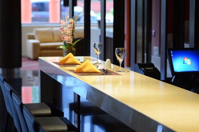 Imagen del bar/restaurante del Hotel Grand Crucero. Foto 5