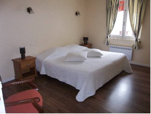 Imagen de la habitación del Hotel Grand De France. Foto 12