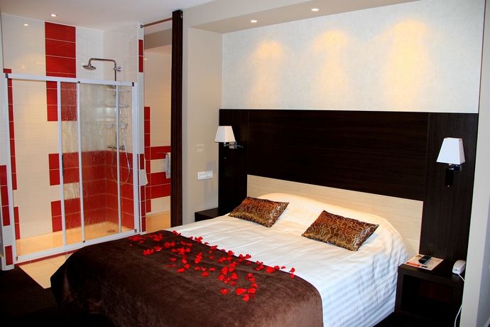 Imagen de la habitación del Hotel Grand De La Basilique. Foto 4