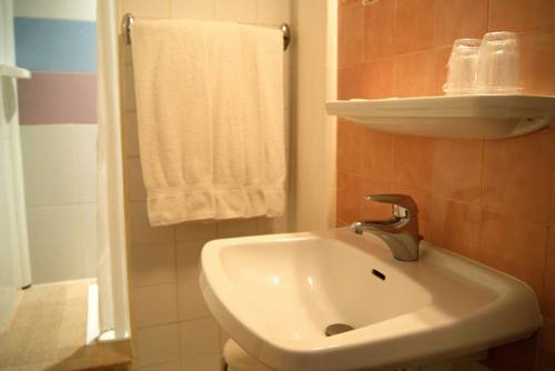 Imagen de la habitación del Hotel Grand De La Poste, Salon de Provence. Foto 6