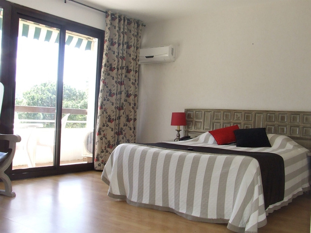 Imagen de la habitación del Hotel Grand De La Reine Amélie. Foto 4