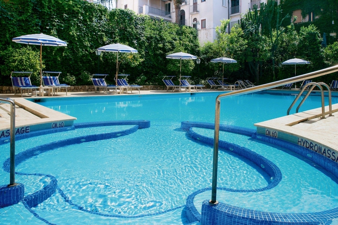 Imagen de la piscina del Hotel Grand De La Ville, Sorrento. Foto 13