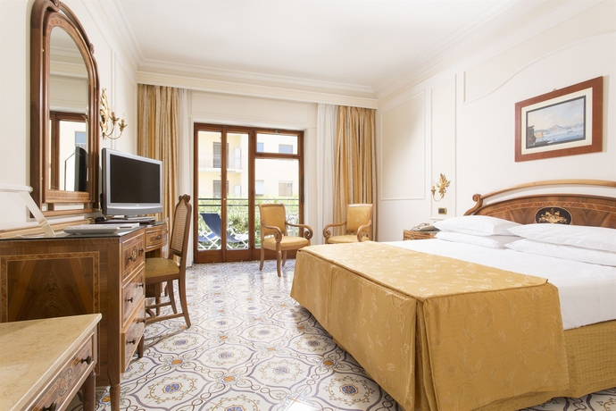 Imagen de la habitación del Hotel Grand De La Ville, Sorrento. Foto 7