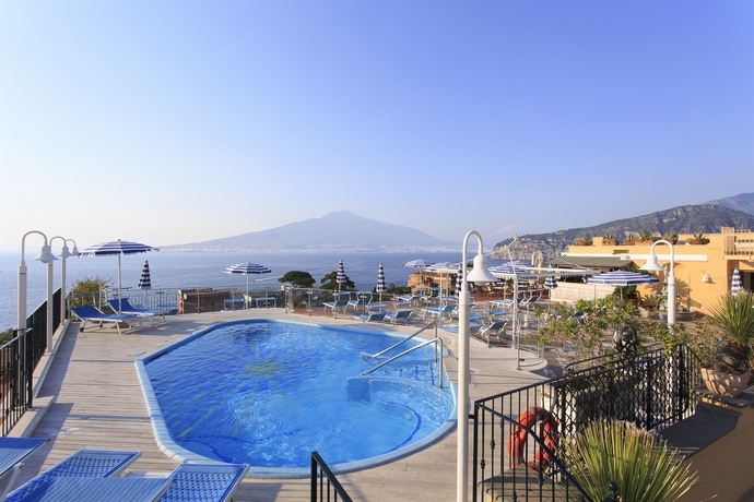 Imagen de la piscina del Hotel Grand De La Ville, Sorrento. Foto 14