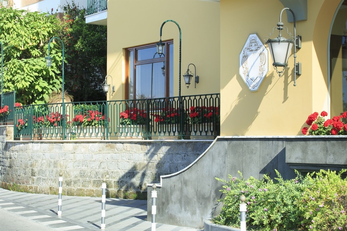 Imagen general del Hotel Grand De La Ville, Sorrento. Foto 2