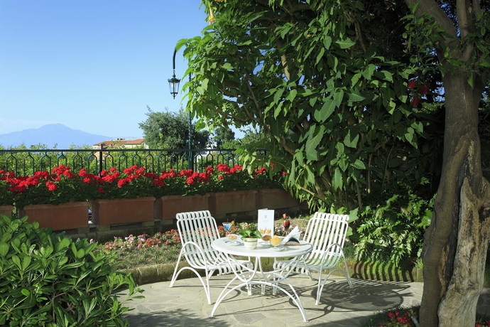 Imagen de los exteriores del Hotel Grand De La Ville, Sorrento. Foto 11