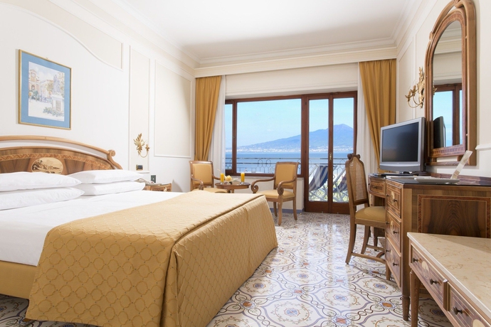 Imagen de la habitación del Hotel Grand De La Ville, Sorrento. Foto 8