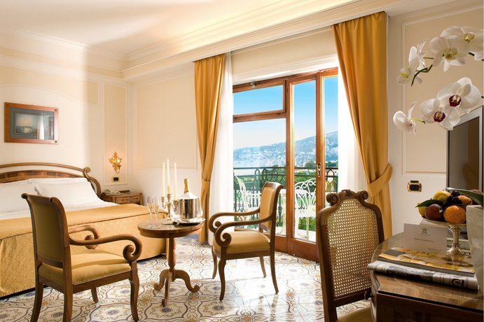 Imagen de la habitación del Hotel Grand De La Ville, Sorrento. Foto 9