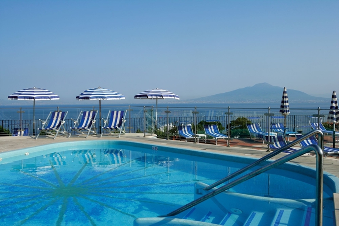 Imagen de la piscina del Hotel Grand De La Ville, Sorrento. Foto 15