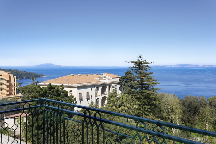 Imagen de la habitación del Hotel Grand De La Ville, Sorrento. Foto 10