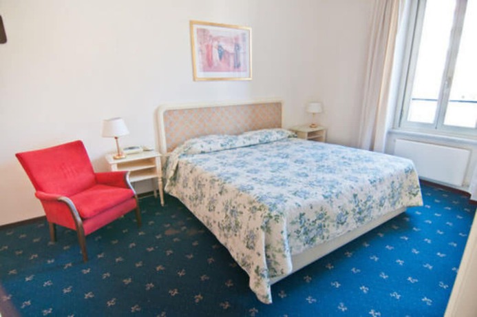 Imagen de la habitación del Hotel Grand De Londres, San Remo. Foto 7