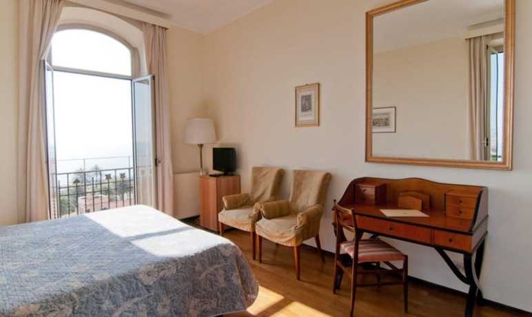 Imagen de la habitación del Hotel Grand De Londres, San Remo. Foto 16