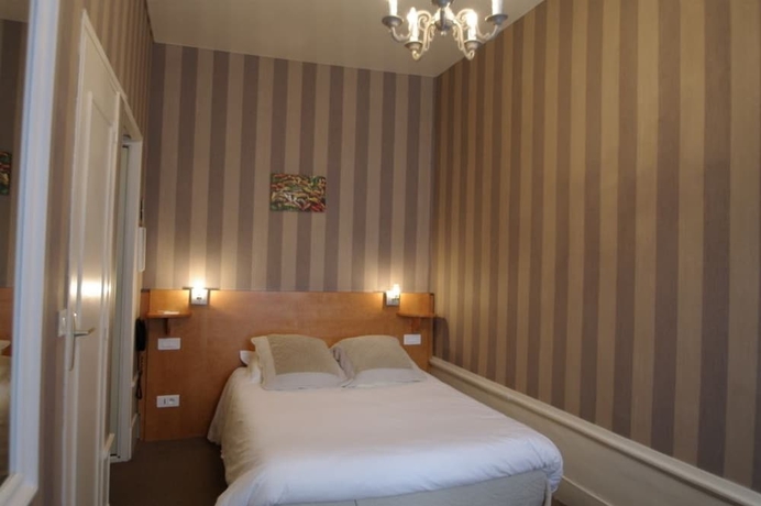 Imagen de la habitación del Hotel Grand De L'univers. Foto 9