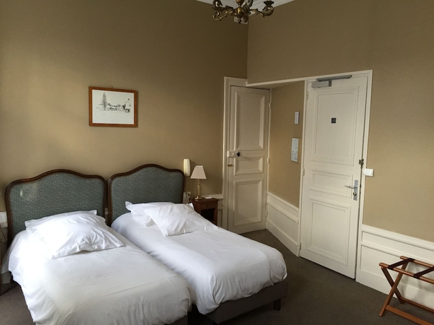 Imagen de la habitación del Hotel Grand De L'univers. Foto 17