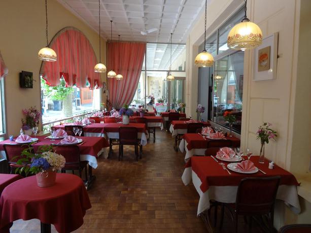 Imagen del bar/restaurante del Hotel Grand De Lyon. Foto 2