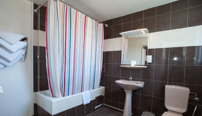 Imagen de la habitación del Hotel Grand De Paris. Foto 3