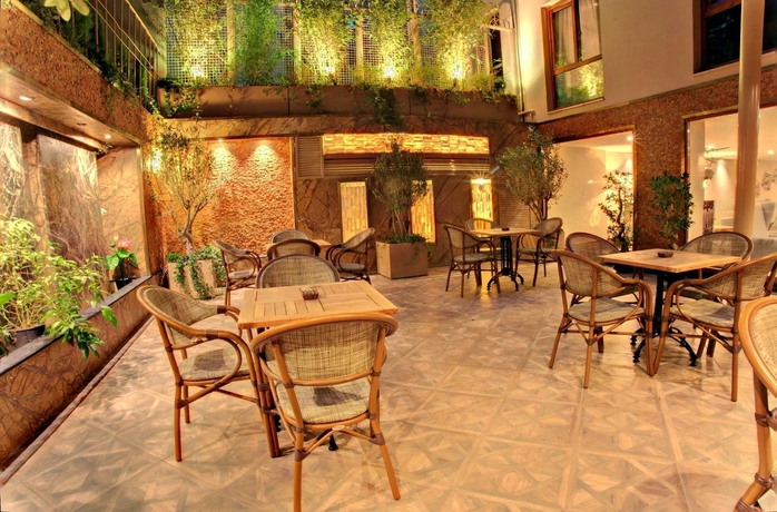 Imagen de los exteriores del Hotel Grand De Pera. Foto 10