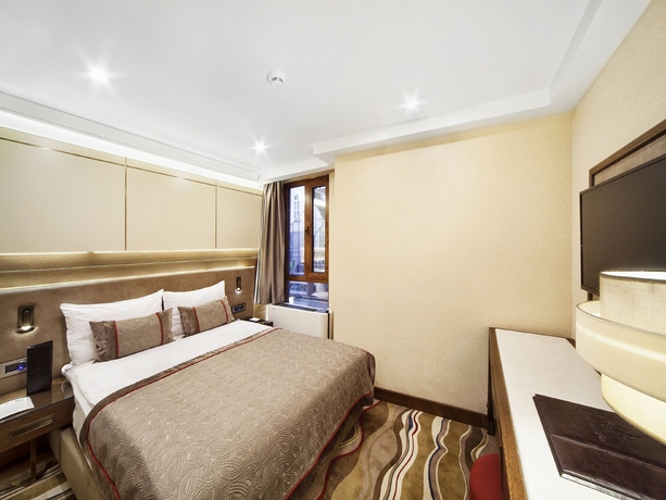 Imagen de la habitación del Hotel Grand De Pera. Foto 6