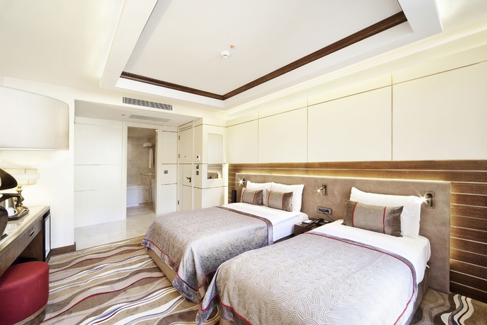 Imagen de la habitación del Hotel Grand De Pera. Foto 8