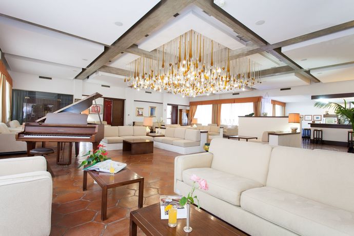 Imagen de los interiores del Hotel Grand De Rose. Foto 15