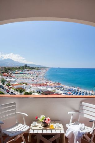 Imagen de los exteriores del Hotel Grand De Rose. Foto 10