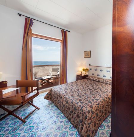 Imagen de la habitación del Hotel Grand De Rose. Foto 6