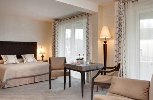 Imagen de la habitación del Hotel Grand De Solesmes. Foto 6