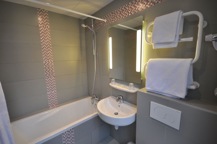 Imagen de la habitación del Hotel Grand De Turin. Foto 5