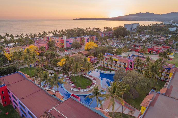 Imagen general del Hotel Grand Decameron Complex Bucerias, A Trademark All-Inclusive Resort. Foto 1