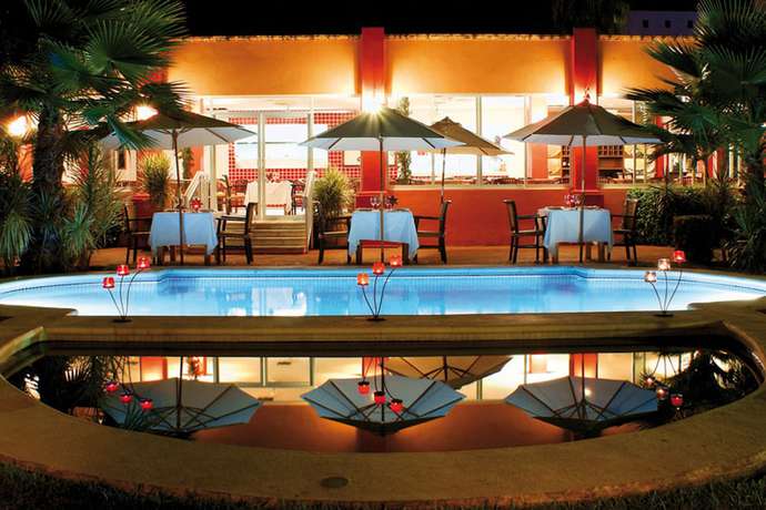 Imagen de la piscina del Hotel Grand Decameron Complex Bucerias, A Trademark All-Inclusive Resort. Foto 19