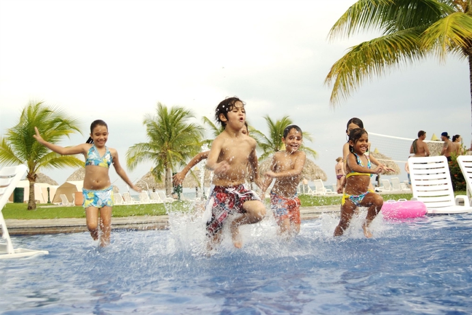 Imagen de la piscina del Hotel Grand Decameron Panama, A Trademark All Inclusive Resort. Foto 13