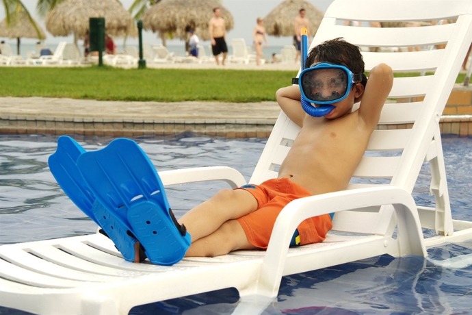 Imagen de la piscina del Hotel Grand Decameron Panama, A Trademark All Inclusive Resort. Foto 14