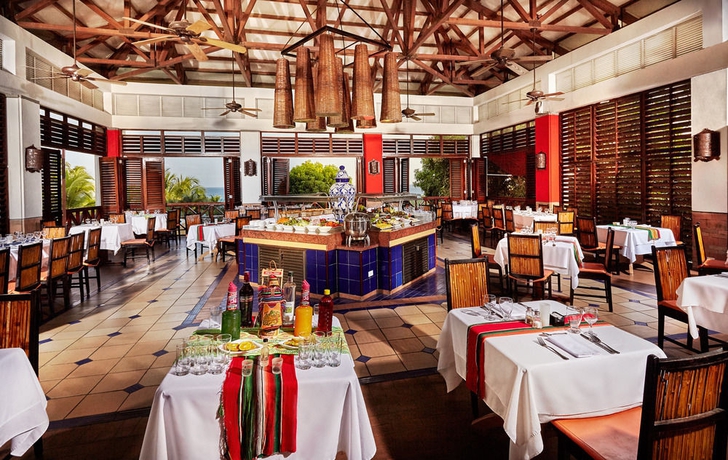 Imagen del bar/restaurante del Hotel Grand Decameron Panama, A Trademark All Inclusive Resort. Foto 6