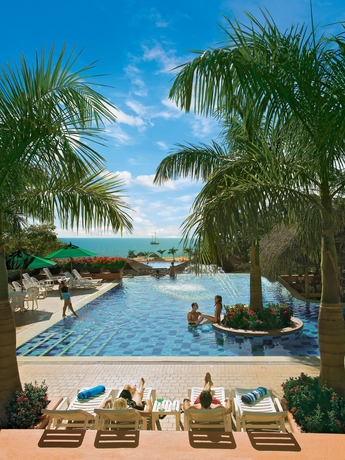 Imagen de la piscina del Hotel Grand Decameron Panama, A Trademark All Inclusive Resort. Foto 15