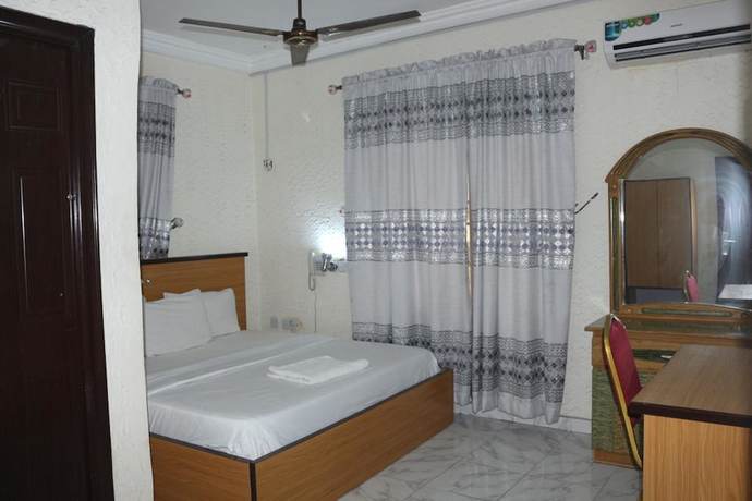 Imagen de la habitación del Hotel Grand Decent and Suites. Foto 10