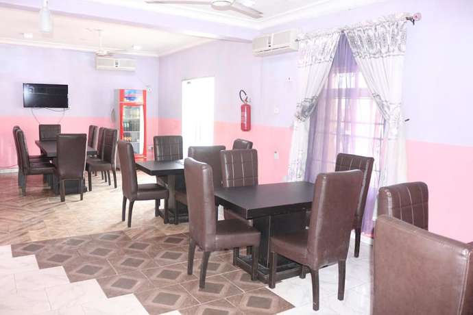 Imagen del bar/restaurante del Hotel Grand Decent and Suites. Foto 4