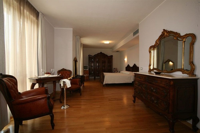 Imagen de la habitación del Hotel Grand Dei Castelli. Foto 3