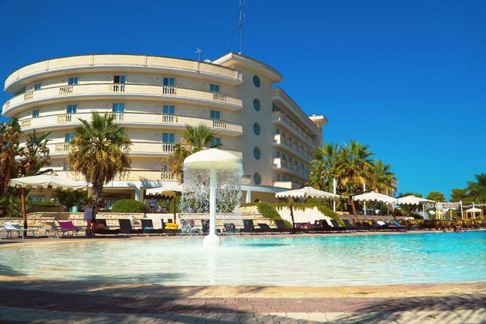 Imagen de la piscina del Hotel Grand Dei Cavalieri. Foto 18