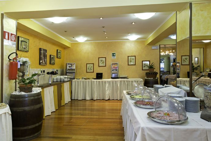 Imagen del bar/restaurante del Hotel Grand Del Parco. Foto 5