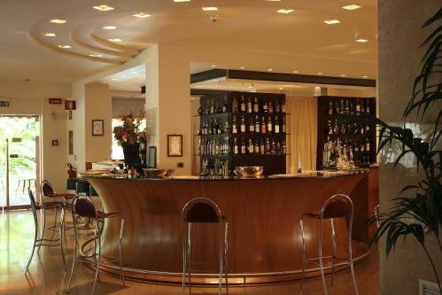 Imagen general del Hotel Grand Delle Terme Re Ferdinando. Foto 2