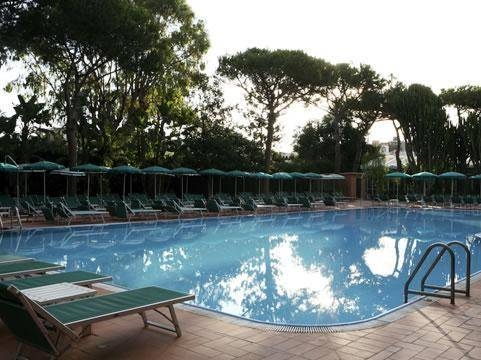Imagen general del Hotel Grand Delle Terme Re Ferdinando. Foto 10