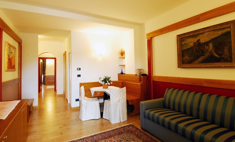 Imagen de la habitación del Hotel Grand Des Alpes, San Martino di Castrozza. Foto 4