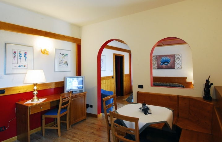 Imagen de la habitación del Hotel Grand Des Alpes, San Martino di Castrozza. Foto 8