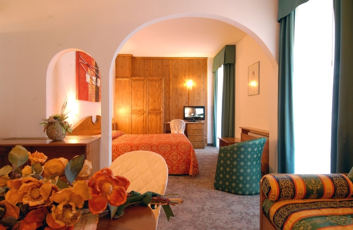 Imagen de la habitación del Hotel Grand Des Alpes, San Martino di Castrozza. Foto 9