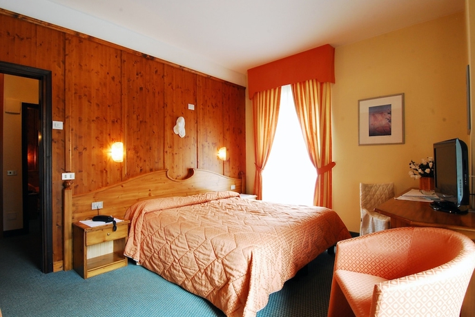 Imagen de la habitación del Hotel Grand Des Alpes, San Martino di Castrozza. Foto 12