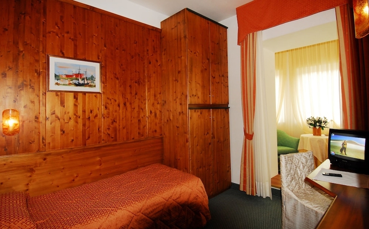 Imagen de la habitación del Hotel Grand Des Alpes, San Martino di Castrozza. Foto 14