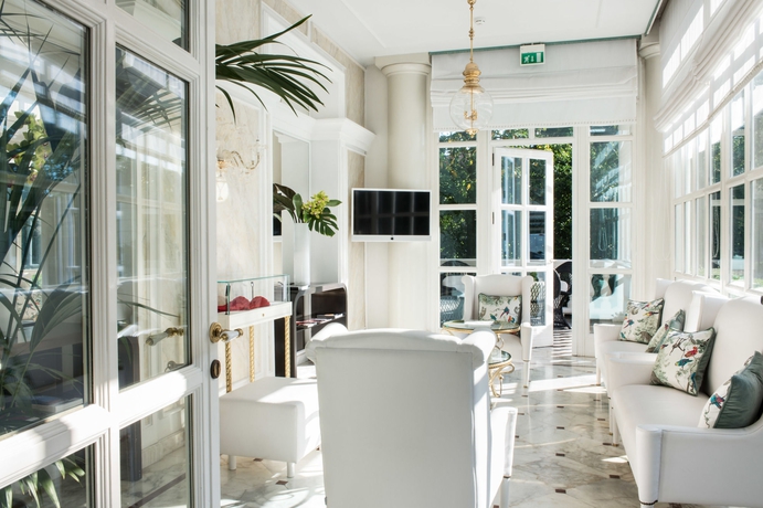 Imagen de los interiores del Hotel Grand Des Bains. Foto 13